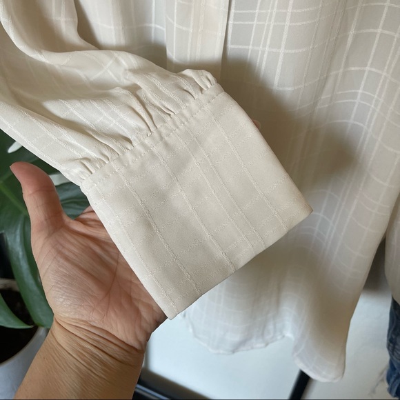 Ivory Loft Blouse - Picture 6 of 8